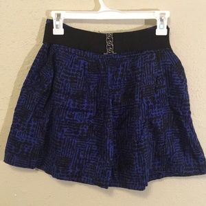 Pleated skirt with belt